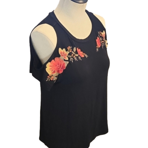 Womens American Eagle black floral embroidered cut out shoulders top size Small. - Picture 3 of 14